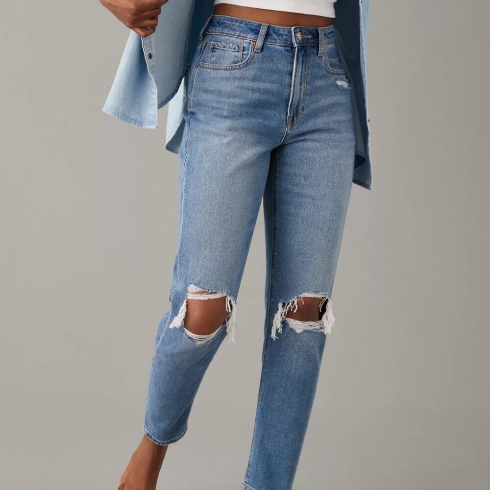 American Eagle Ripped Mom Medium Wash Jean - Size US 10
